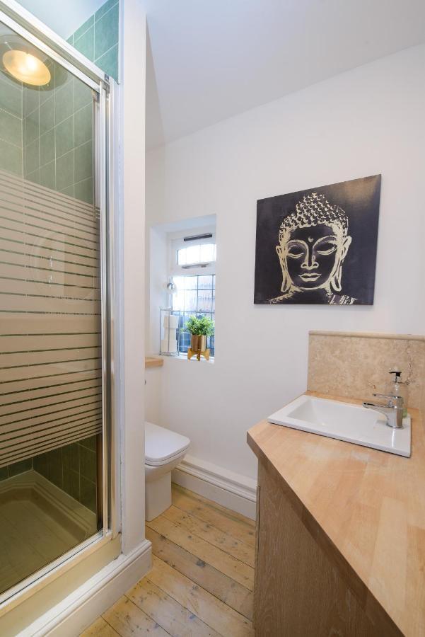 Deluxe 2 Bed Versace Bungalow Hot Tub, Sky Tv, Cinema Screen Saffron Walden Exterior photo