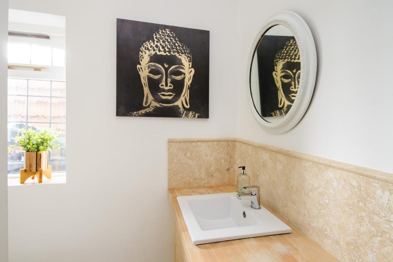 Deluxe 2 Bed Versace Bungalow Hot Tub, Sky Tv, Cinema Screen Saffron Walden Exterior photo