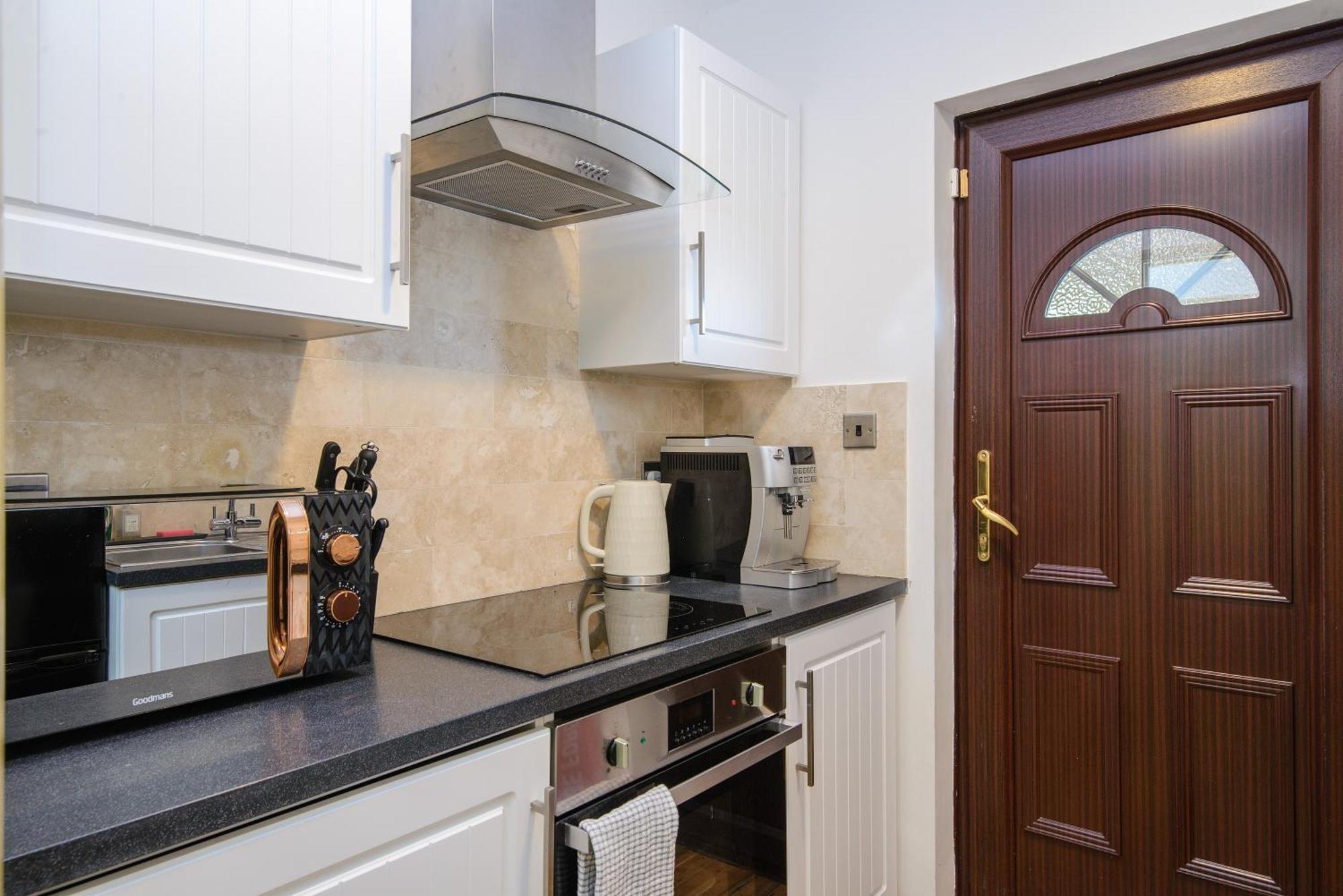 Deluxe 2 Bed Versace Bungalow Hot Tub, Sky Tv, Cinema Screen Saffron Walden Exterior photo